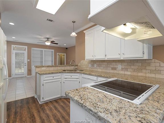 4th image of 216 Bernburg Ct