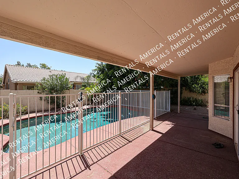 820 N Granada Dr — Photo 4