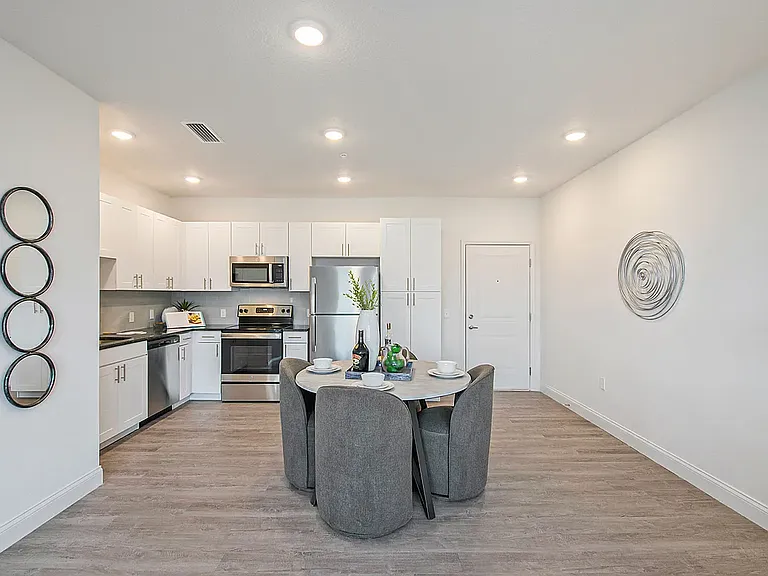 Grand Oak Apartments — Photo 44