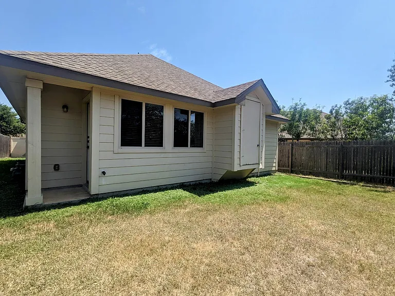 242 Rock Bluff Ln — Photo 20