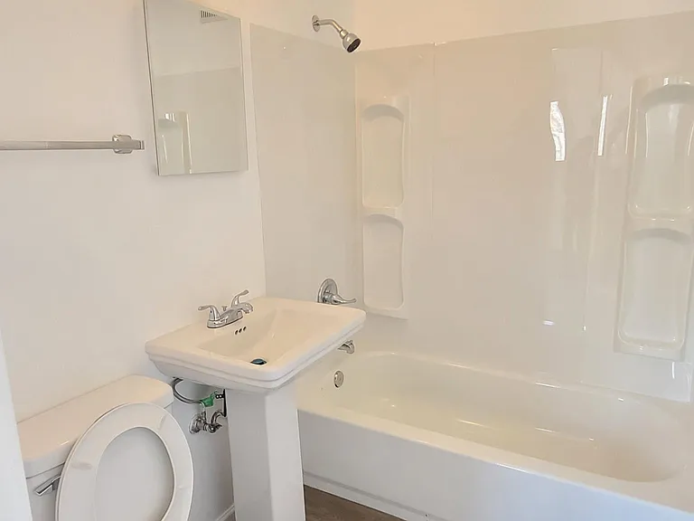 4750 University Way NE — Photo 9