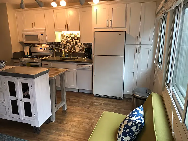 2055 Albatross St #3 — Photo 6