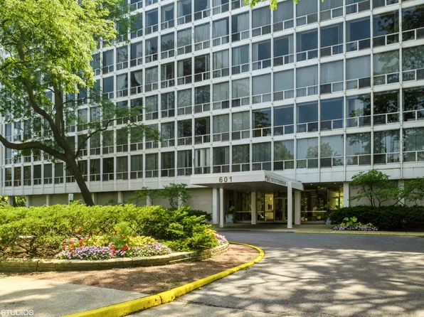 601 E 32nd St APT 801, Chicago, IL 60616