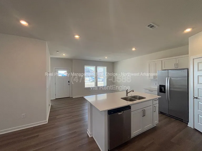 4802 W Planetree St — Photo 8