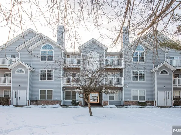 10 Springbrook Rd W, Montville, NJ 07045