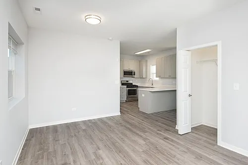 1813 W Cermak Rd #3 Photo 1
