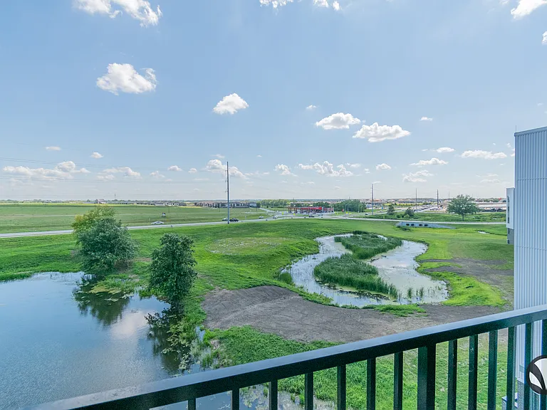 Chateau at Yankee Hill Apartments — Photo 43