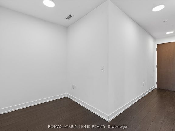 5th image of 39 Roehampton Ave #1804