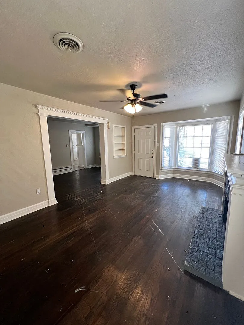 Charming 2-Bedroom Home Near Texas Tech! — Photo 3