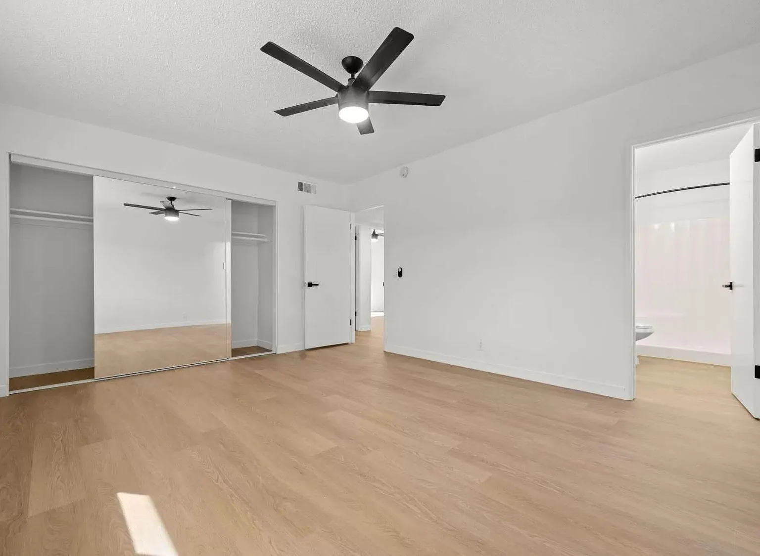 Monterey Apartments — Photo 4