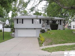 9624 Grand Ave, Omaha, NE 68134