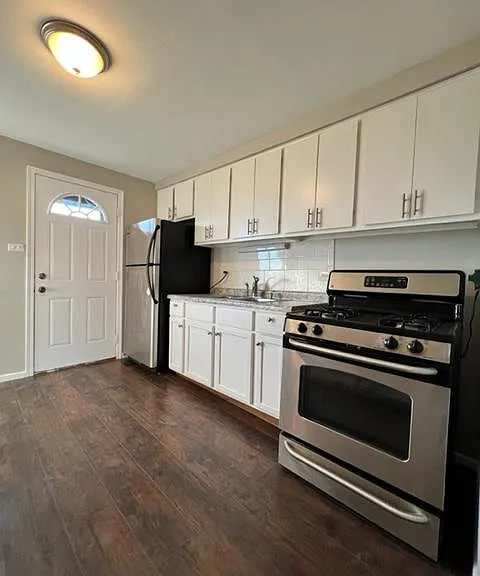 2015 W 111th St #2E — Photo 3