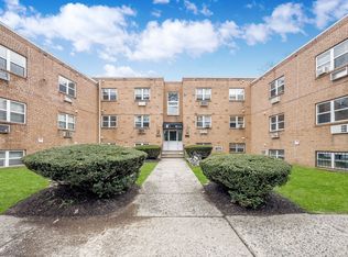 Broad Oaks Apartments, Philadelphia, PA 19126