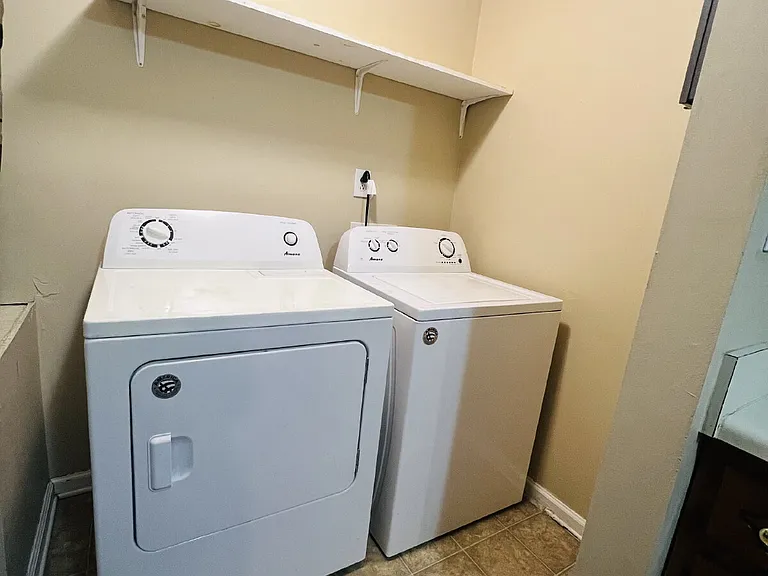 2 bed, 1.0 bath, 965 sqft, $925 — Photo 10