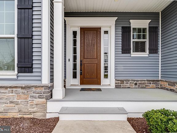 4th image of 33616 Stonington Dr