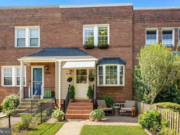 571 E Nelson Ave, Alexandria, VA 22301