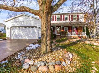 4 Elizabeth Way, Bloomington, IL 61704