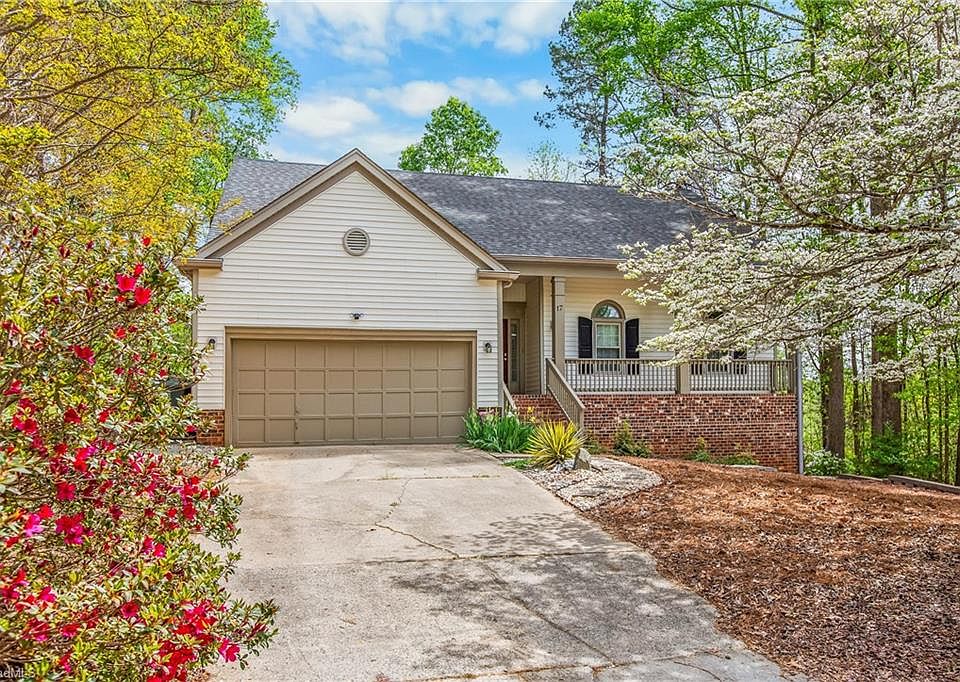 1st image of 17 Spring Oak Ct