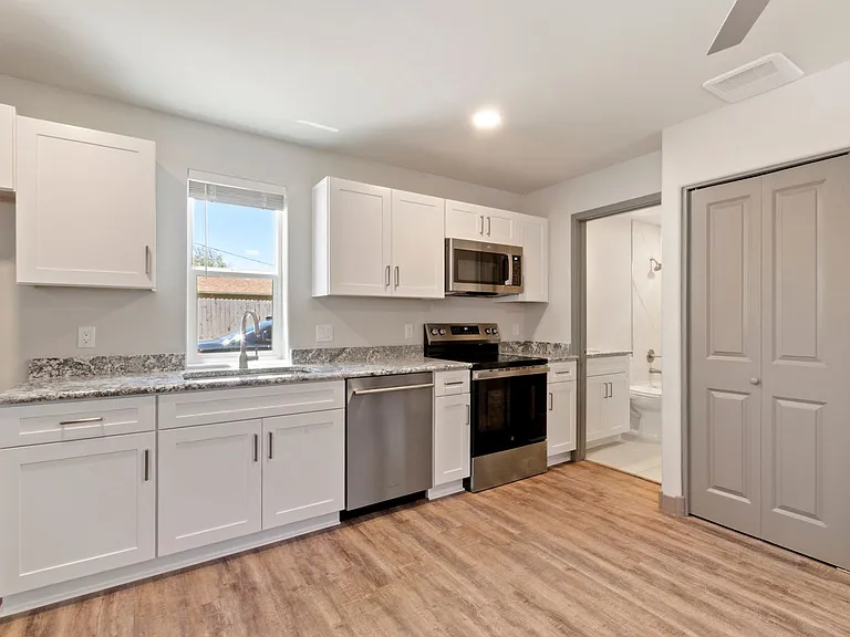 1720 E Edison St — Photo 61