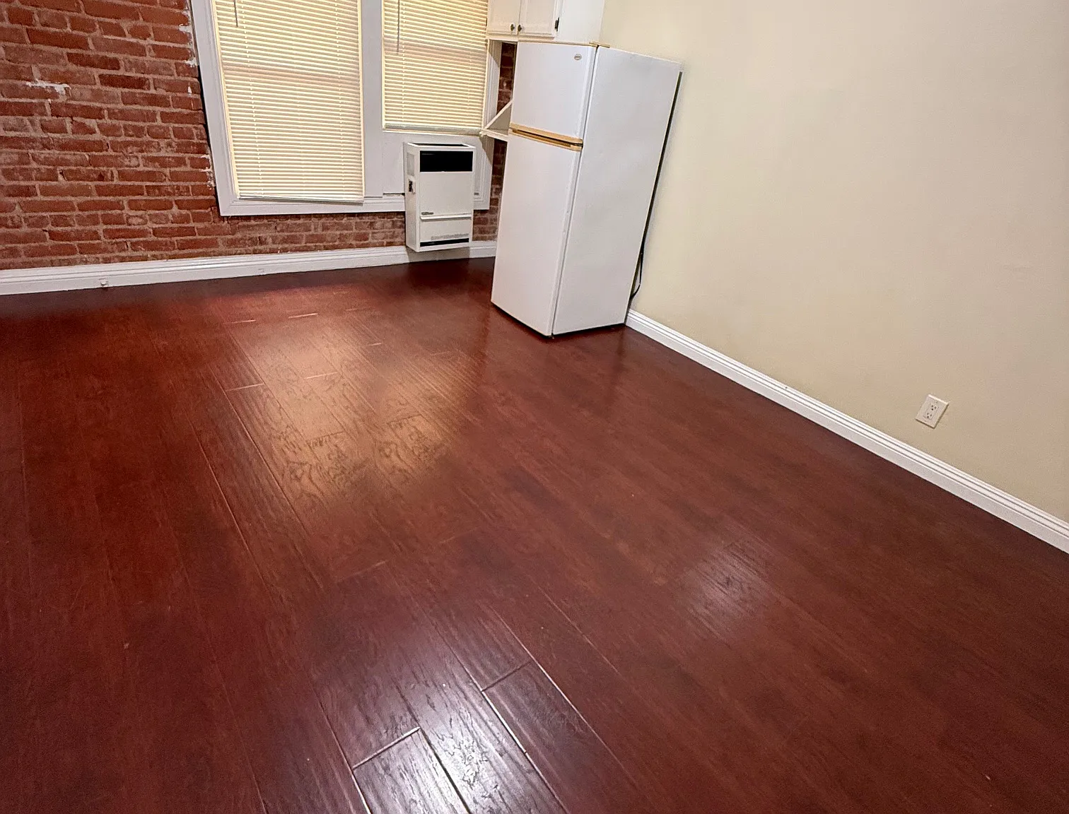 Studio, $975 — Photo 3