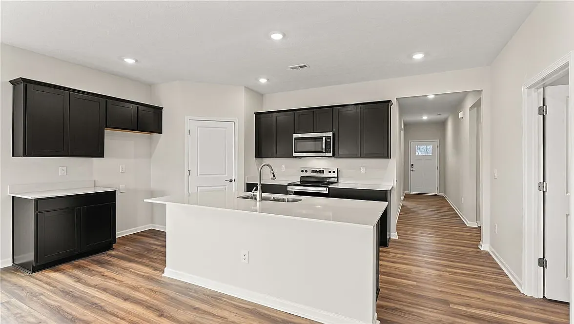 3 bed, 1635 sqft, $2,200 — Photo 4