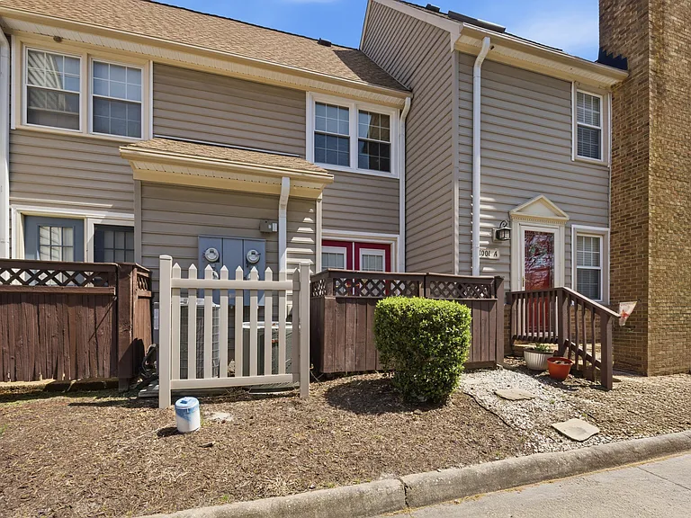 1001 Saint Andrews Way #B — Photo 24