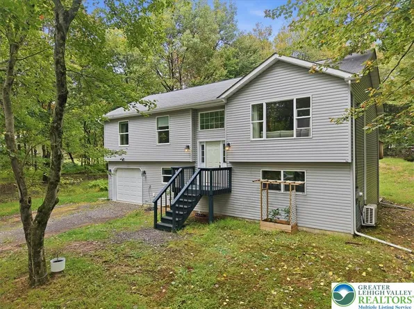 207 Chippewa Trl, Albrightsville, PA 18210