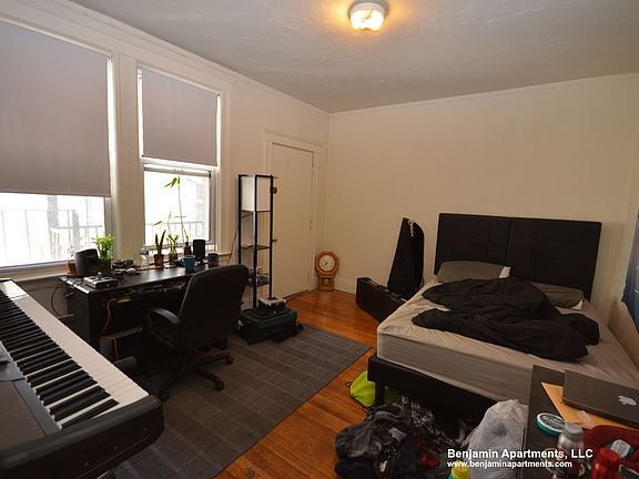 3rd image of 1634 Commonwealth Ave APT 7