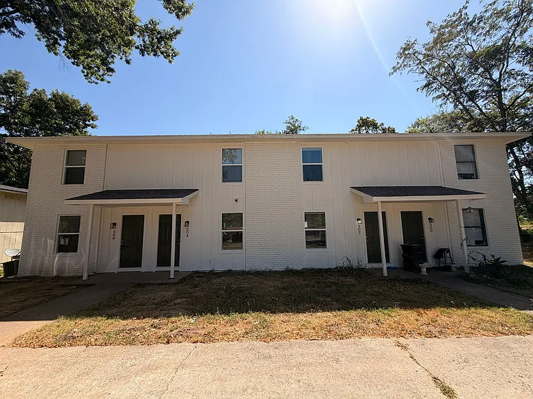 500-532 N Betty Jo Dr — Photo 1
