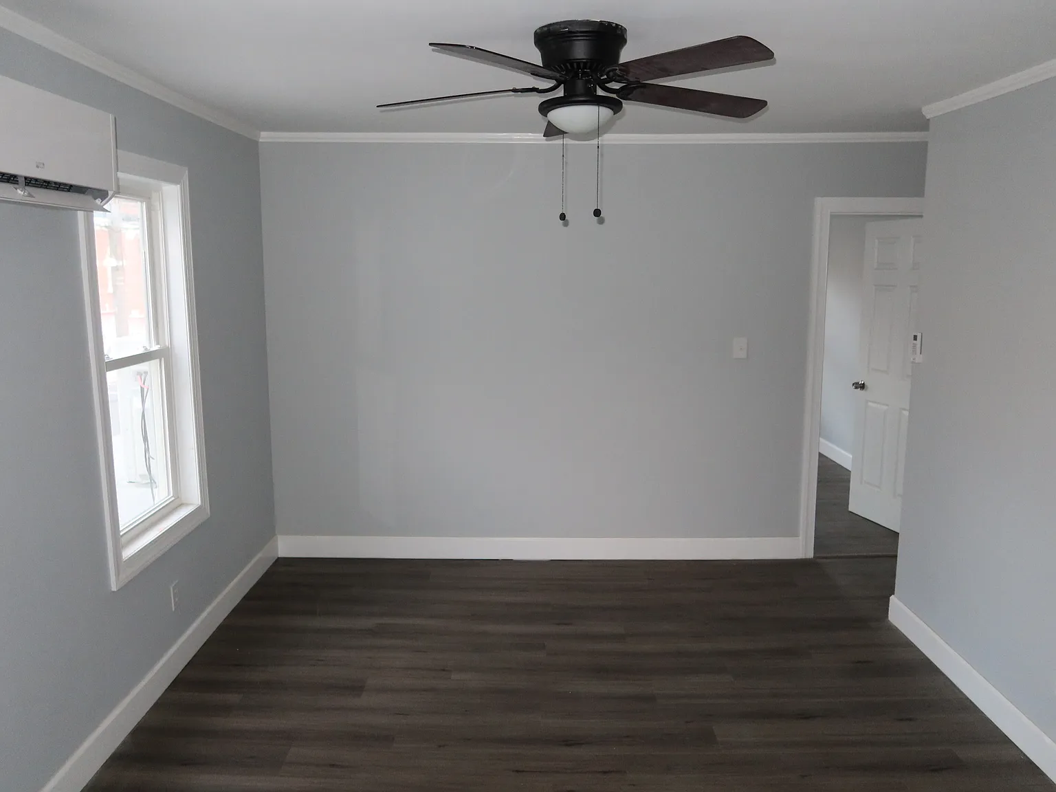 61 E Phillips St — Photo 3