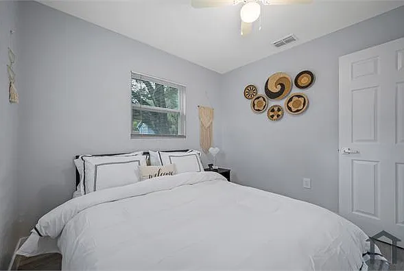 4313 W Woodlawn Ave #B — Photo 8