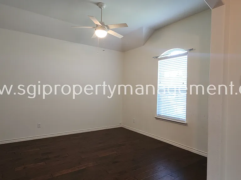 1369 Crescent Cove Dr — Photo 4