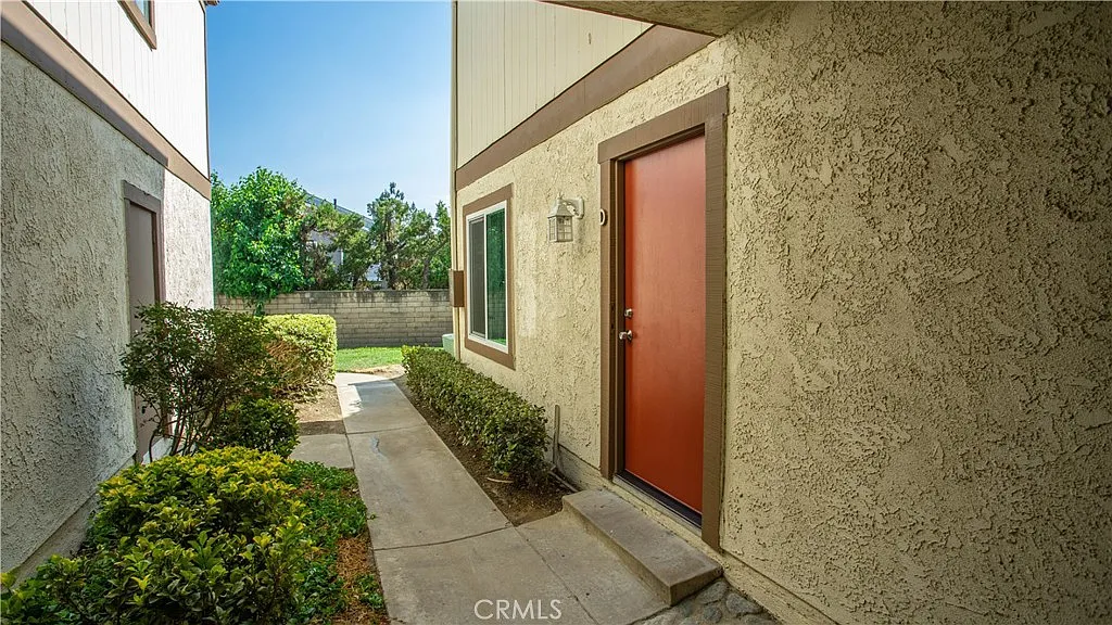 2 bed, 1.5 bath, 1302 sqft, $2,700 — Photo 2