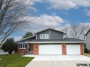 4525 Elk Ridge Rd, Lincoln, NE 68516