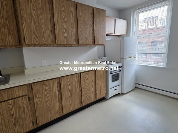 205 Salem St APT 4, Boston, MA 02113