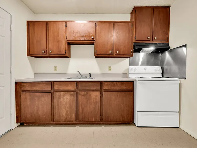 95 Cottrell St #8 — Photo 2