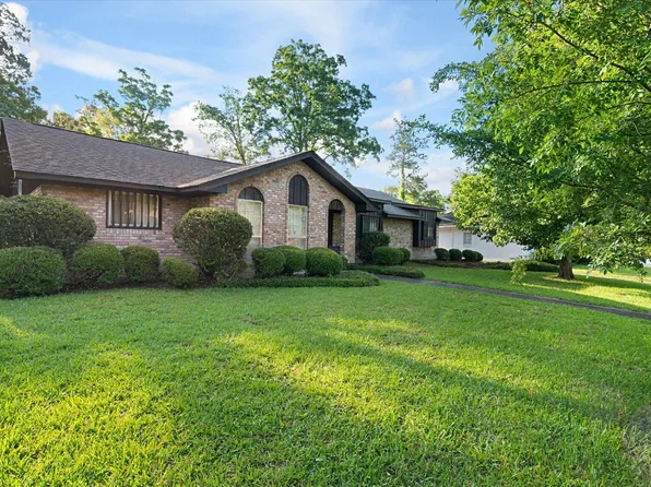 810 Monterrey Ln, Hattiesburg, MS 39402