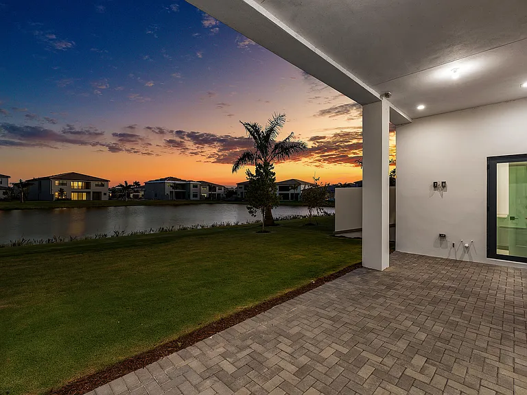 9516 Riverside Park Dr — Photo 68