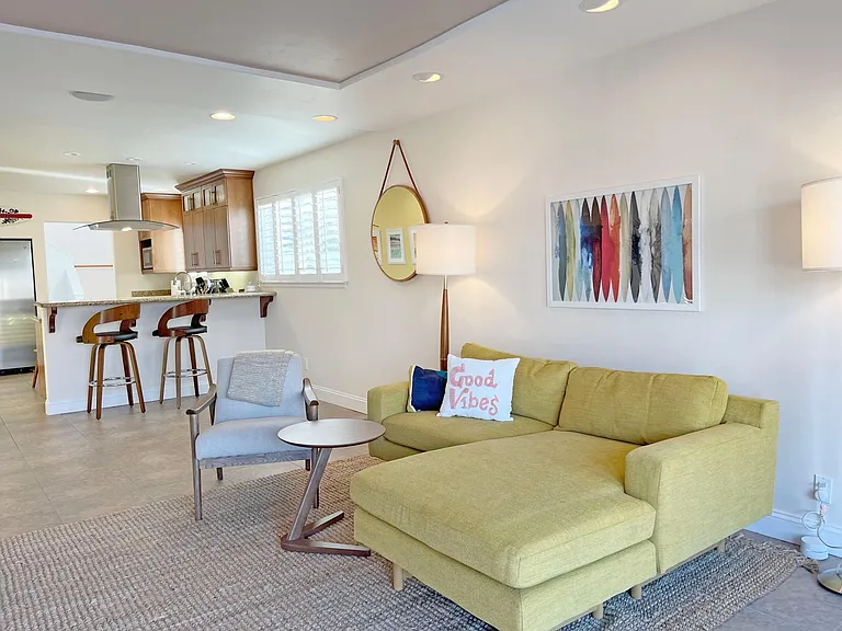 2440 Greenwood Ave — Photo 4