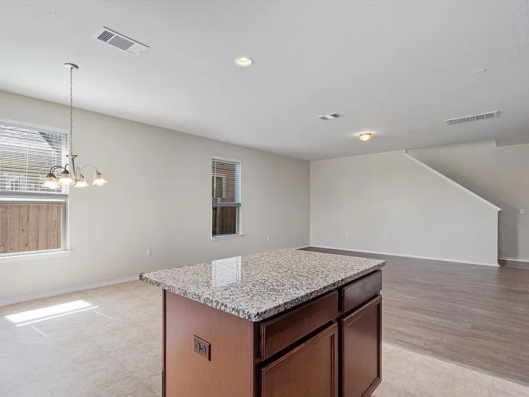 146 Russet Trl — Photo 14