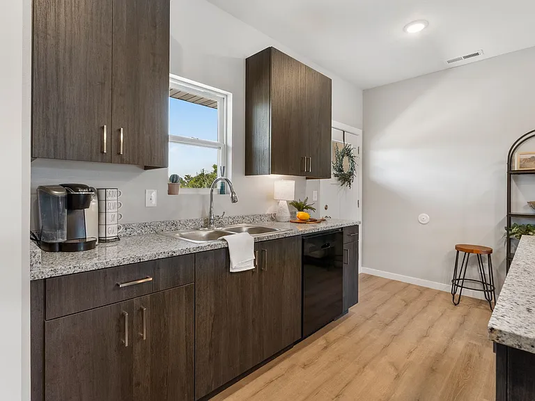 665 E Forest St — Photo 22