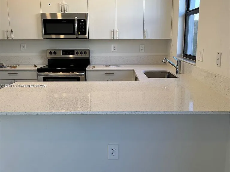 11787 SW 247th Ter — Photo 7
