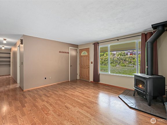 5th image of 2115 Lorraine Drive SE