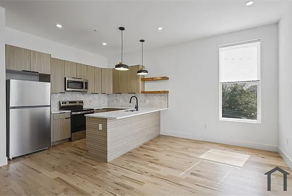 2 bed, $1,000 — Photo 2
