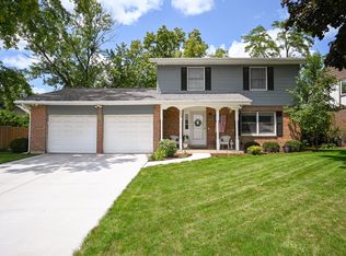 206 White Oak Dr, Wheaton, IL 60187