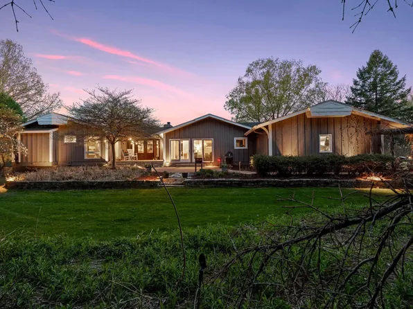 770 Creekwood Dr, Chaska, MN 55318