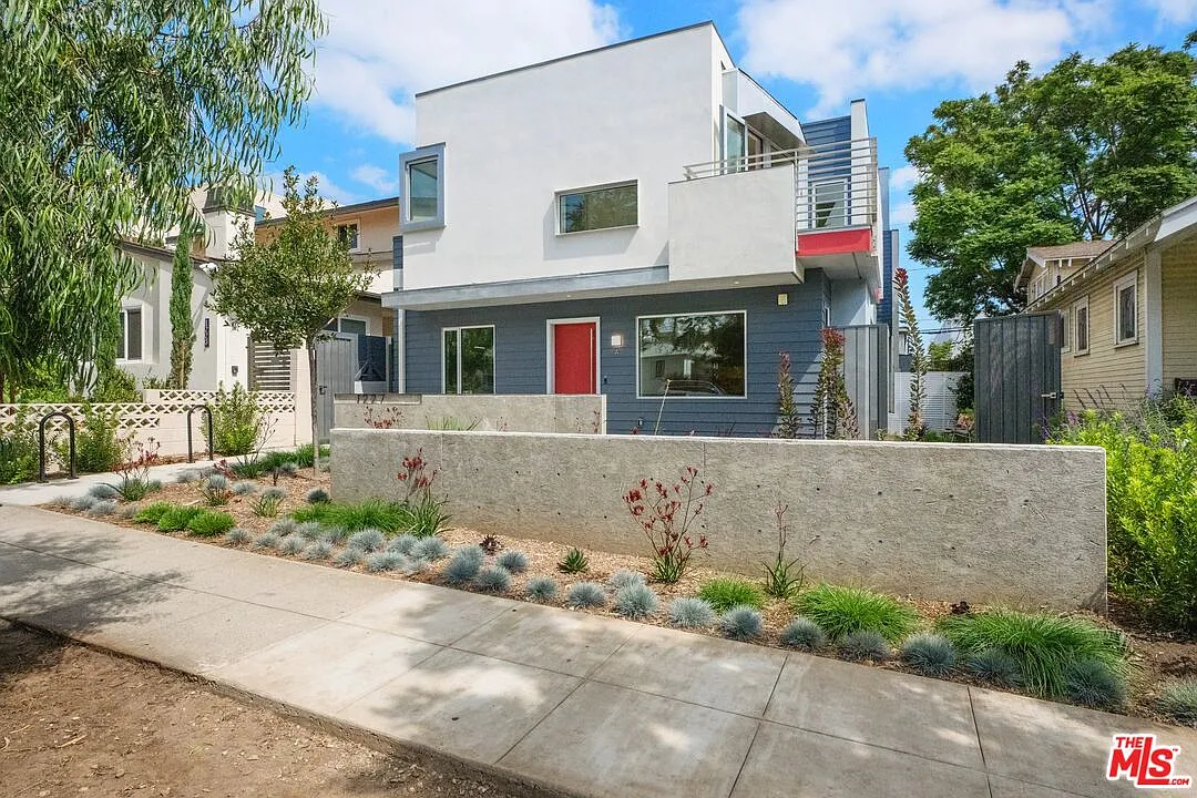 3 bed, 3.0 bath, 1442 sqft, $6,900 — Photo 1