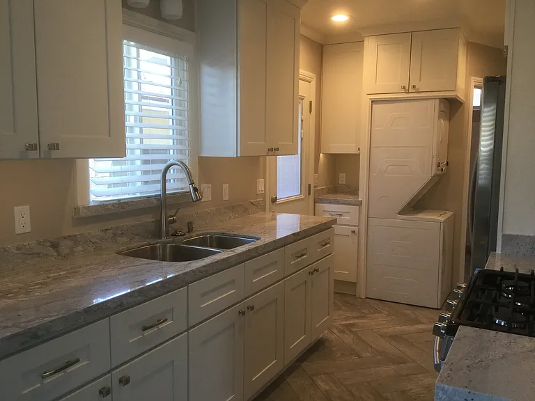 Side door entrance into kitchen
