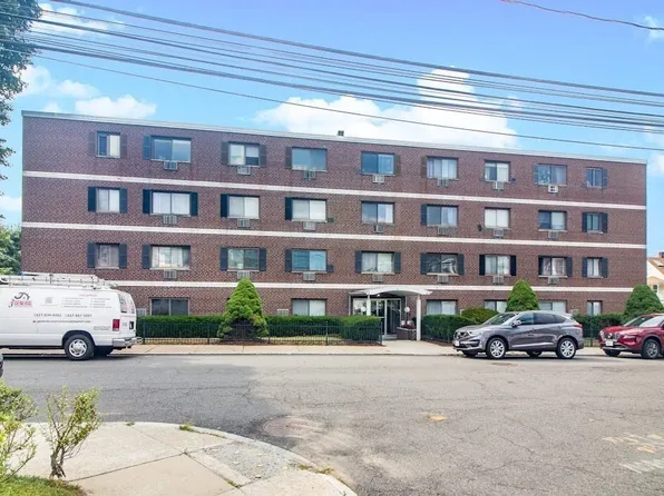 35 Glencoe St APT 26, Brighton, MA 02135