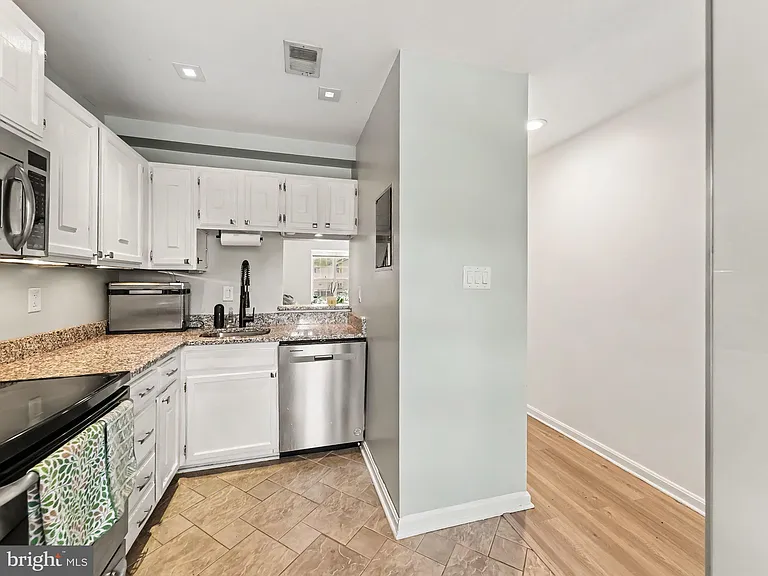 13849 Constitution Ct — Photo 6